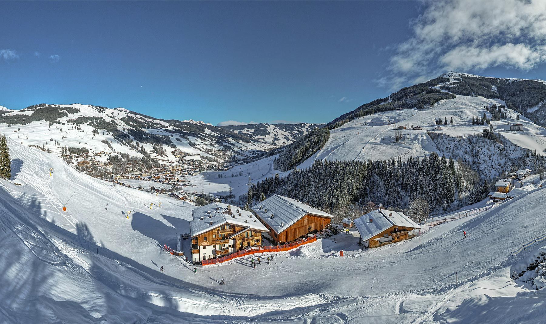 Ferienwohnungen Perfeldhof in Saalbach-Hinterglemm - Skiurlaub direkt an der Skipiste